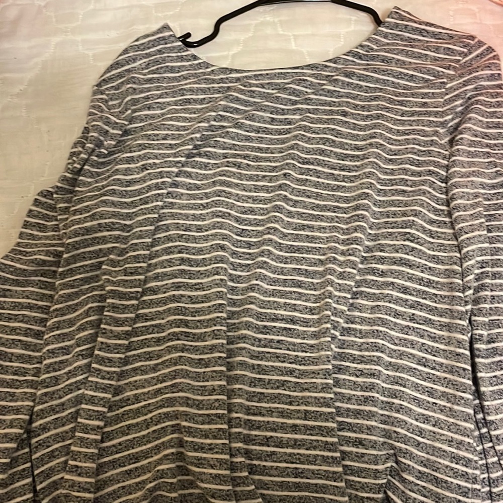 stripped  white  and blue long  shelves blouse